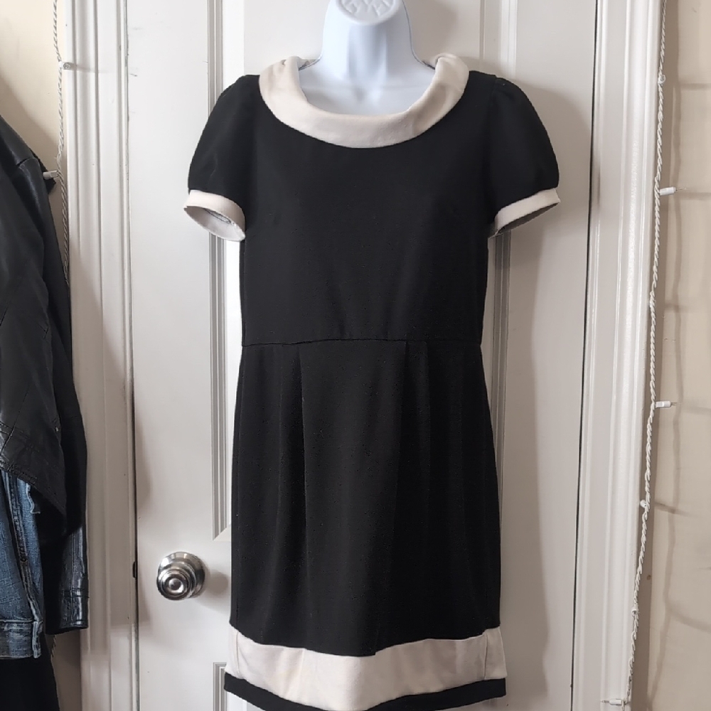 R & M Richards Elegant Black and Cream Mini Dress